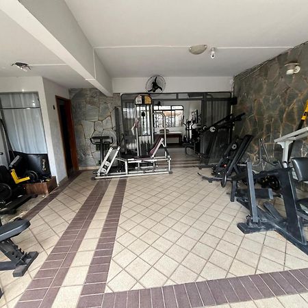 Casa Quintal Bueno! 5 Quartos Com Ar Split E Internet Ultra! Perto Do Melhor De Goiania! Marista Parques Areiao E Vaca Brava Hospital Premium Mater Dei Blue Fit Perdomo Goiania Shopping! Luaran gambar