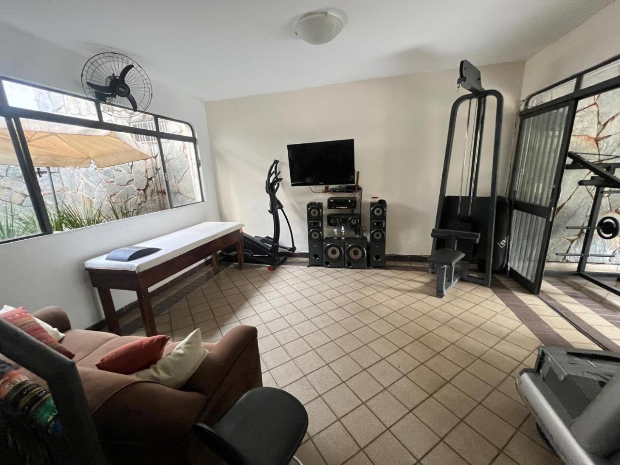 Casa Quintal Bueno! 5 Quartos Com Ar Split E Internet Ultra! Perto Do Melhor De Goiania! Marista Parques Areiao E Vaca Brava Hospital Premium Mater Dei Blue Fit Perdomo Goiania Shopping! Luaran gambar