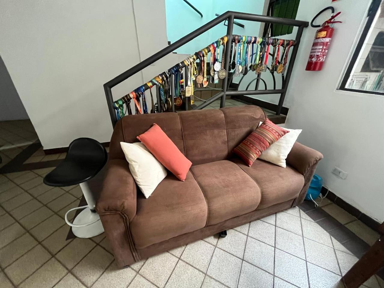 Casa Quintal Bueno! 5 Quartos Com Ar Split E Internet Ultra! Perto Do Melhor De Goiania! Marista Parques Areiao E Vaca Brava Hospital Premium Mater Dei Blue Fit Perdomo Goiania Shopping! Luaran gambar
