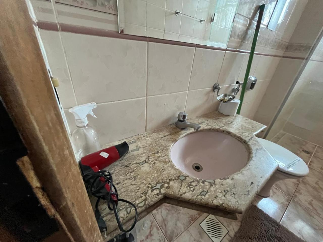 Casa Quintal Bueno! 5 Quartos Com Ar Split E Internet Ultra! Perto Do Melhor De Goiania! Marista Parques Areiao E Vaca Brava Hospital Premium Mater Dei Blue Fit Perdomo Goiania Shopping! Luaran gambar